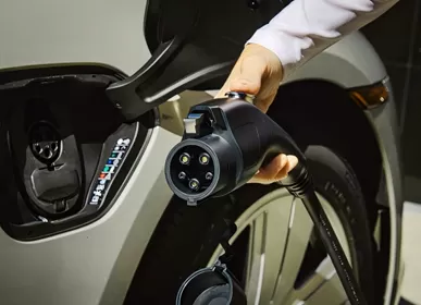 J1772 o CCS? Scegliere lo standard di ricarica per veicoli elettrici sbagliato potrebbe lasciarti a piedi.