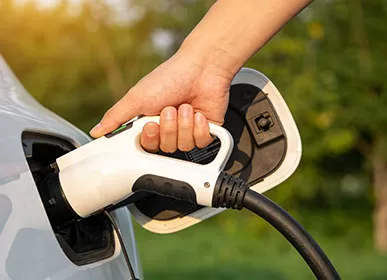 Sicurezza e affidabilità garantite nella presa di ricarica EV di AUPINS