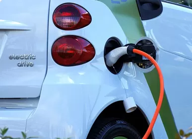 Carica la tua auto elettrica in questo modo, è più sicuro.