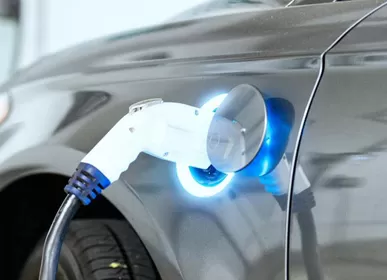 I prezzi del litio sono saliti alle stelle e i veicoli a nuova energia hanno registrato il quarto aumento di prezzo di quest'anno.